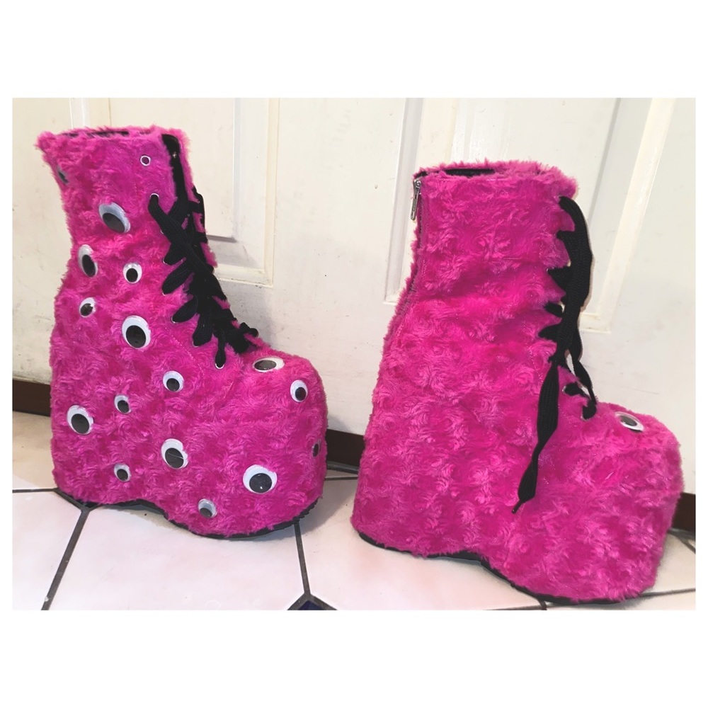 Size 8 Hot Pink Demonia Googly Eyed Platform Boots 💗👀